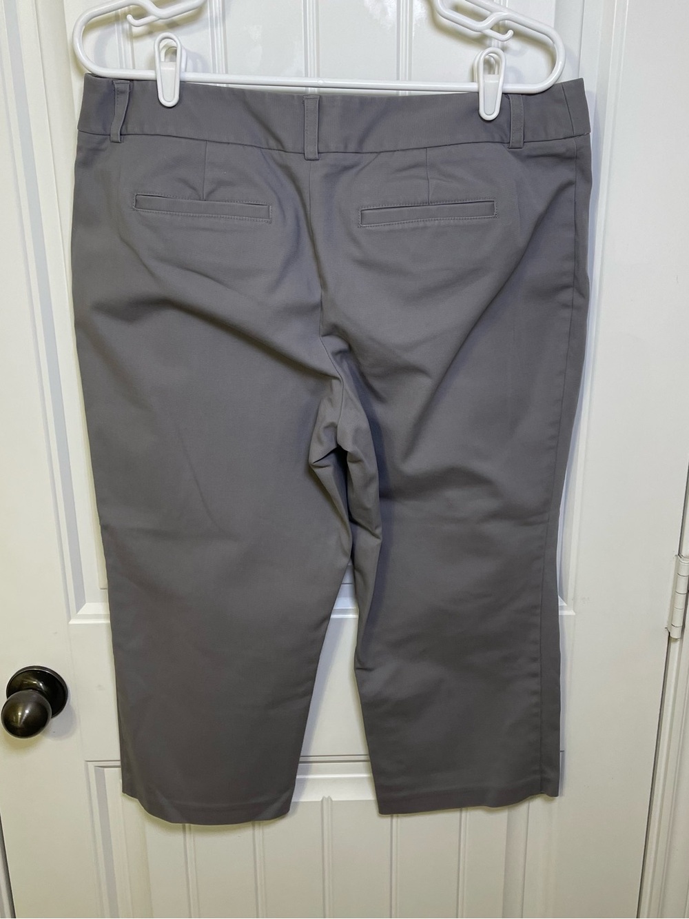 Apt. 9 Maxwell Grey Capris Women's Size 14 Stretch Cropped Dress Pants Trouser - Picture 2 of 8